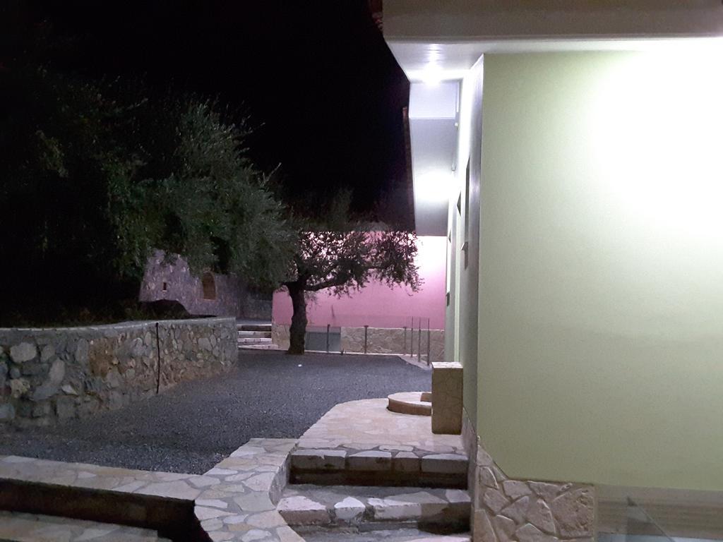 Shiraz Villas Kalamáta Buitenkant foto